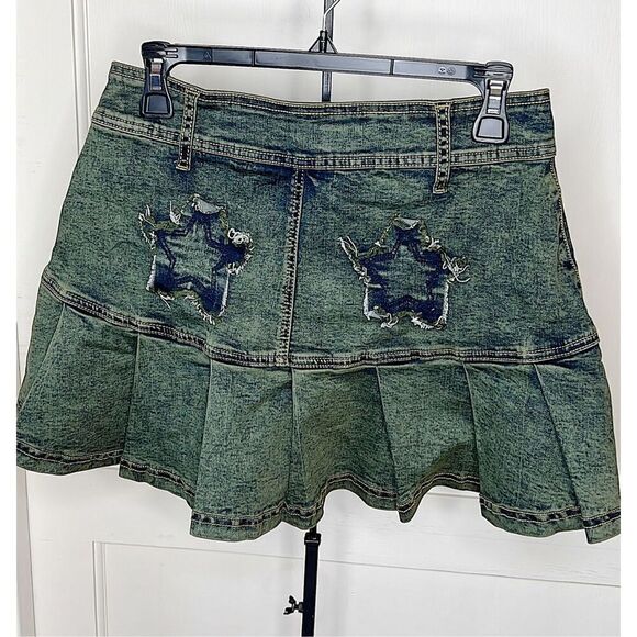 Hot Topic Denim Frayed Star Patch Pleated Mini Skirt Size Medium - Picture 5 of 5